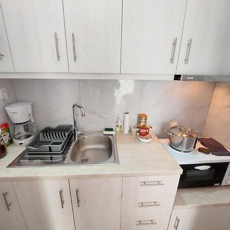 Crystal Home Near Airport أرتيميدا المظهر الخارجي الصورة