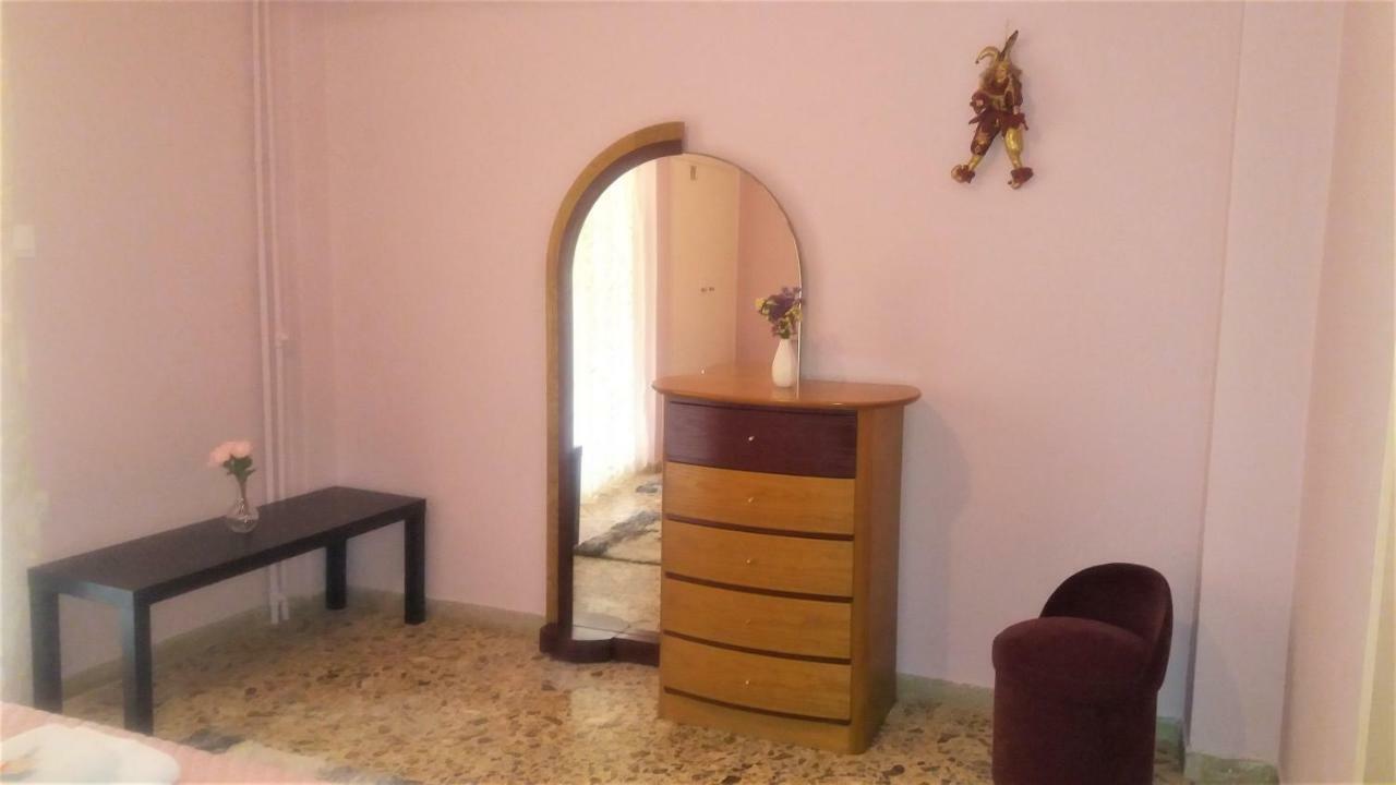 Crystal Home Near Airport أرتيميدا المظهر الخارجي الصورة